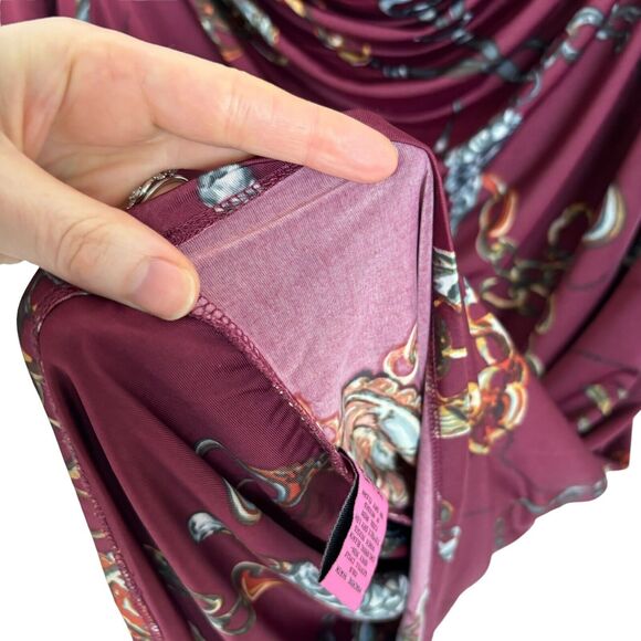 NWT Carmen Marc Valvo Burgundy Red Chain Print Top Silky Shirt Women's 1X - Picture 5 of 6